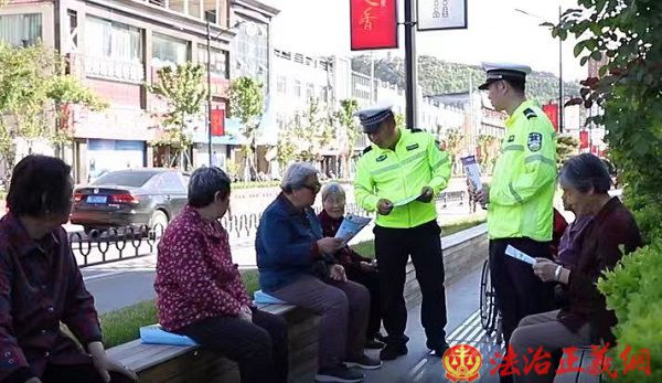 山西临汾吉县   交警进社区开展“一老一小”交通安全宣传活动